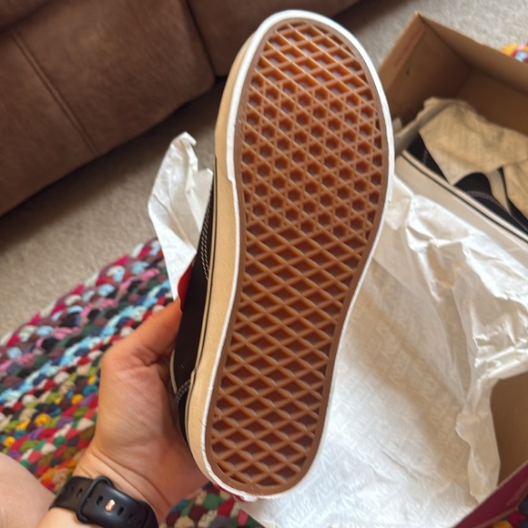 Vans Black and White Sneakers with Iconic Side Stripe - Picture 2 of 4